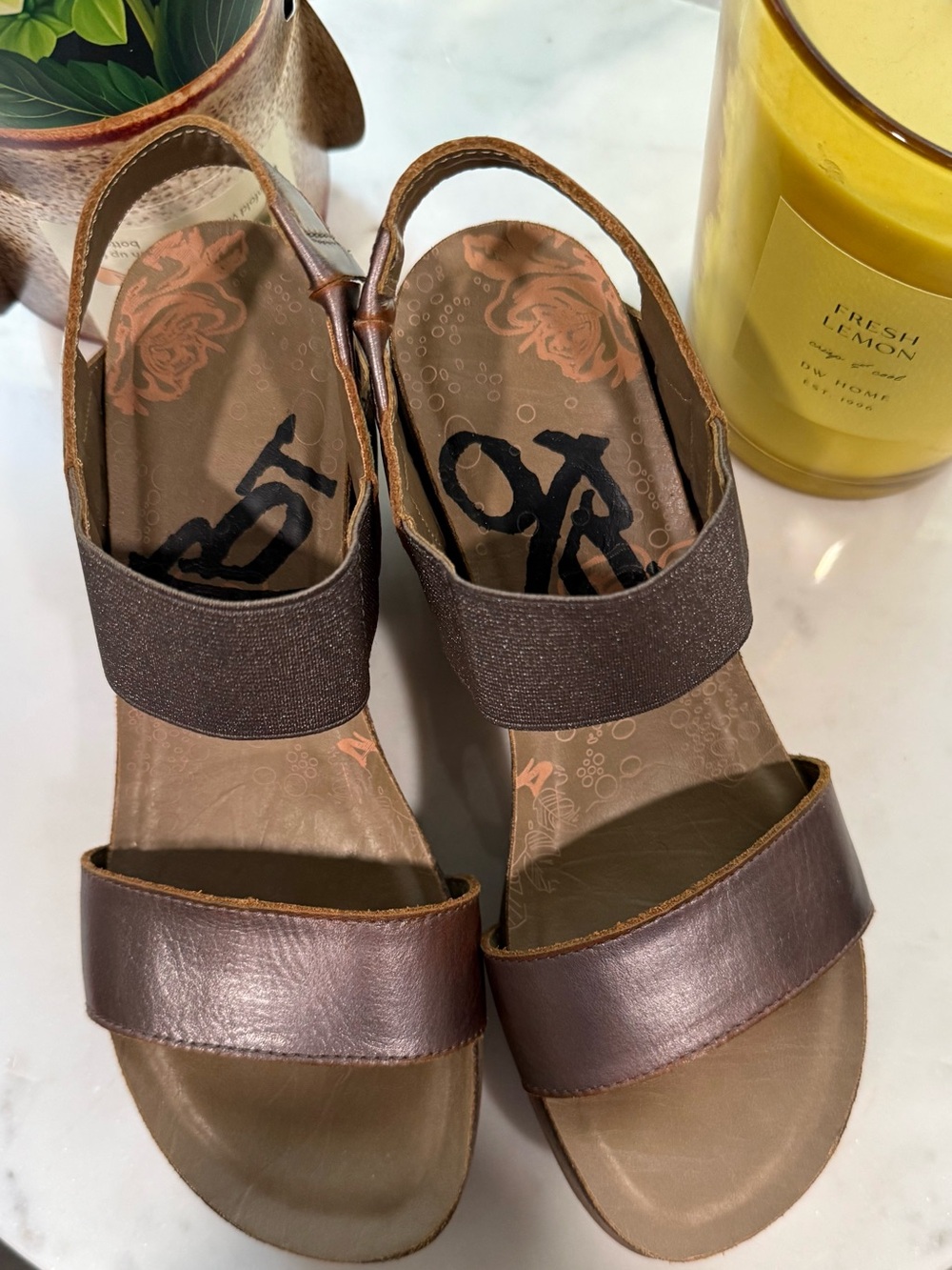 OTBT Women's Bronze Metallic Elastic Strap Sandals